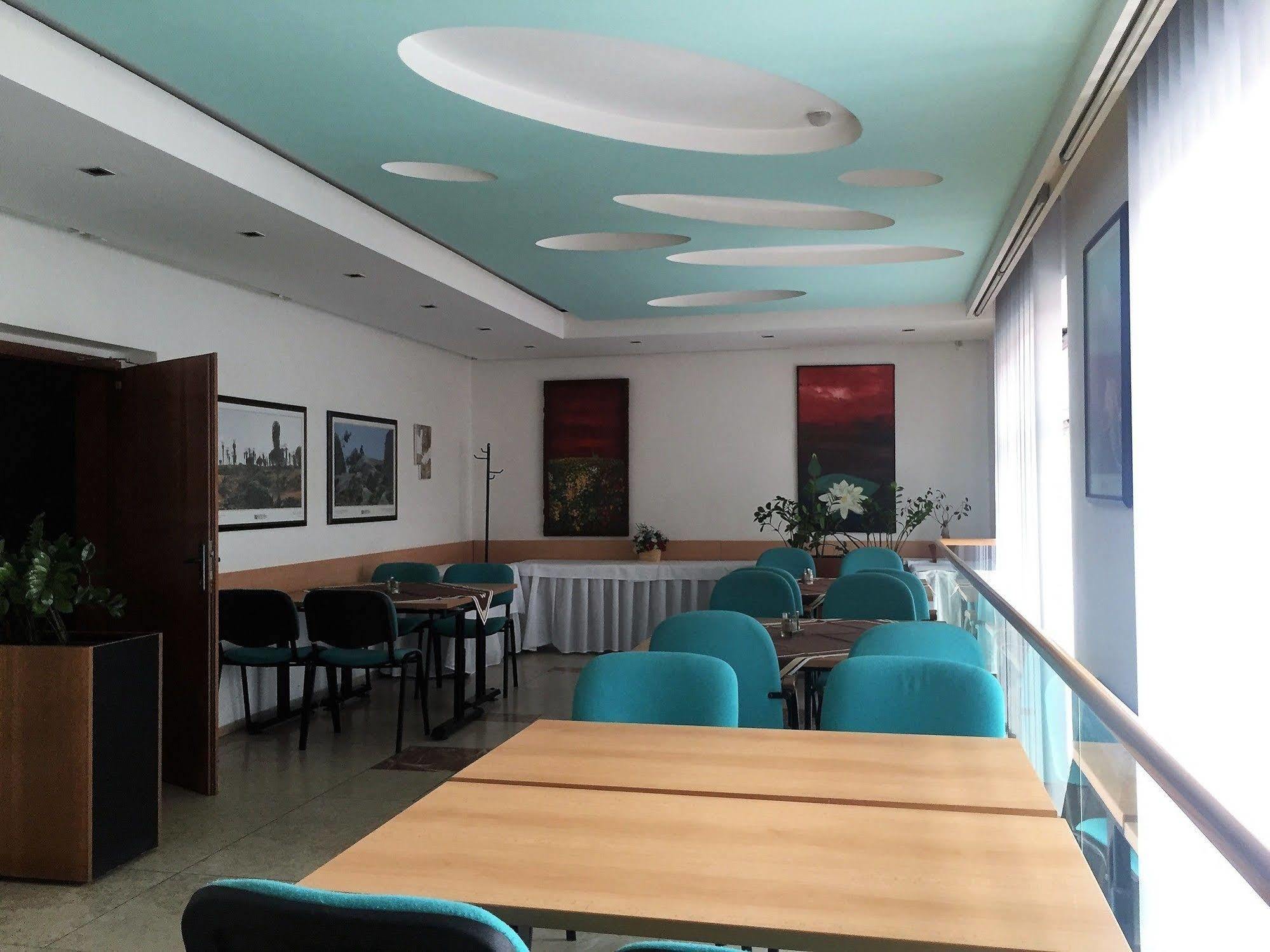 Hotel Maxim Svätý Jur Esterno foto