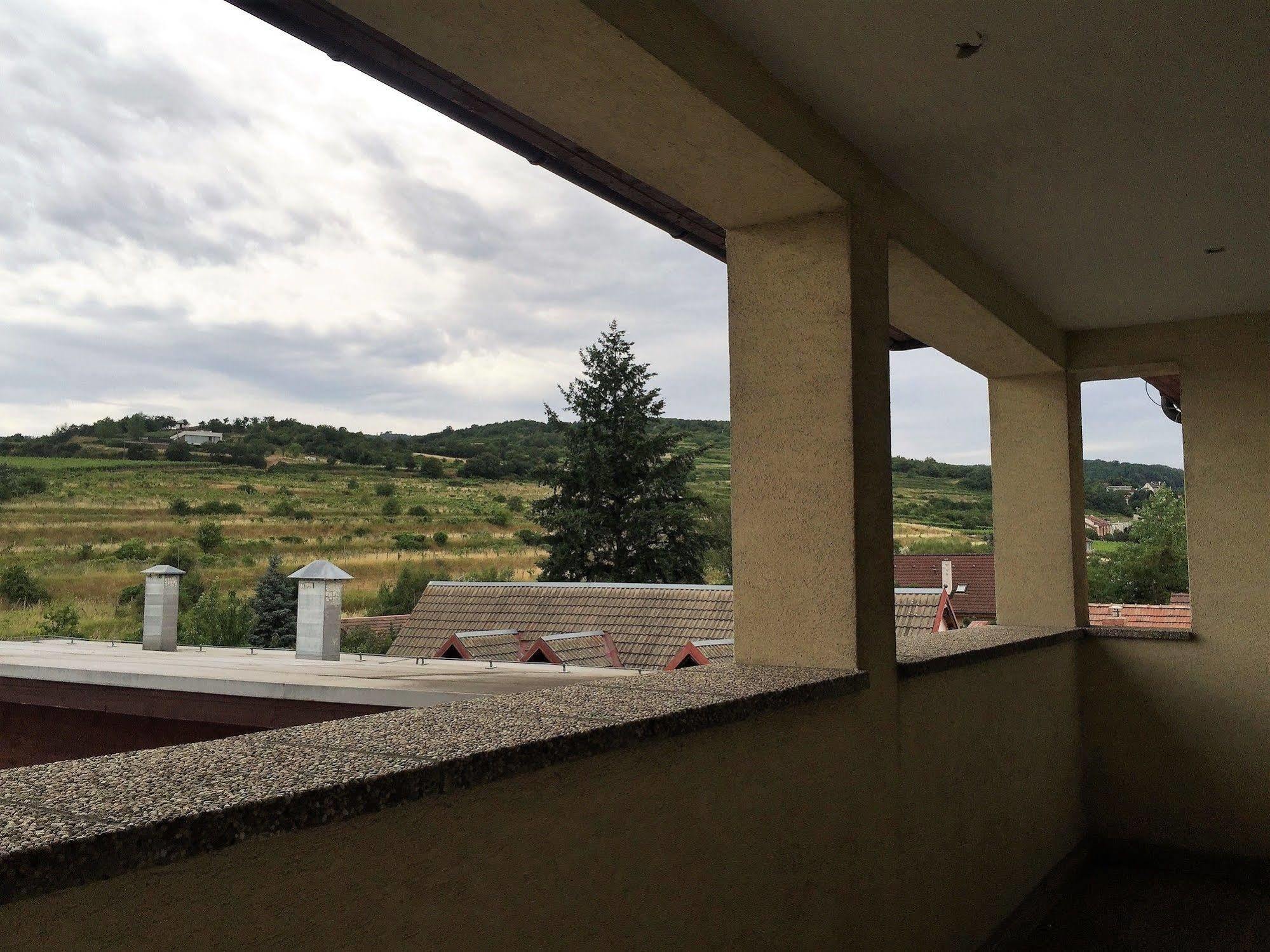 Hotel Maxim Svätý Jur Esterno foto