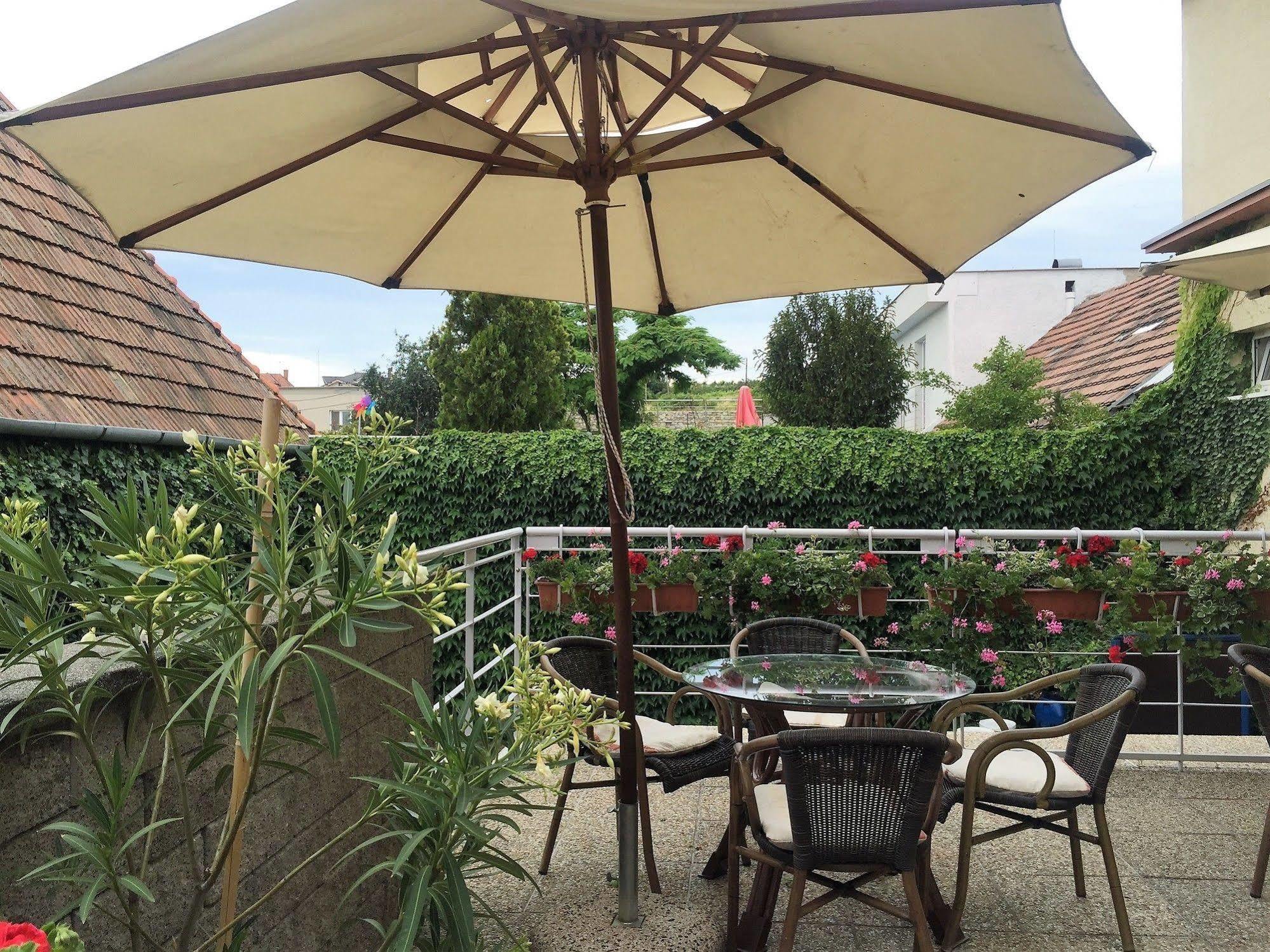 Hotel Maxim Svätý Jur Esterno foto